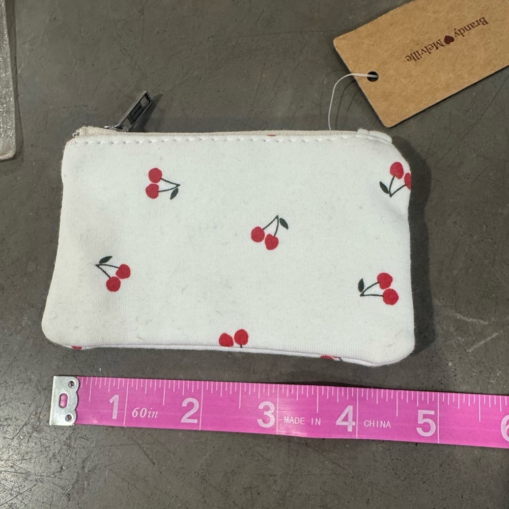 BRANDY MELVILLE White zipper Pouch with Cherry Print & white heart ring 🤍zoom in - Picture 2 of 7